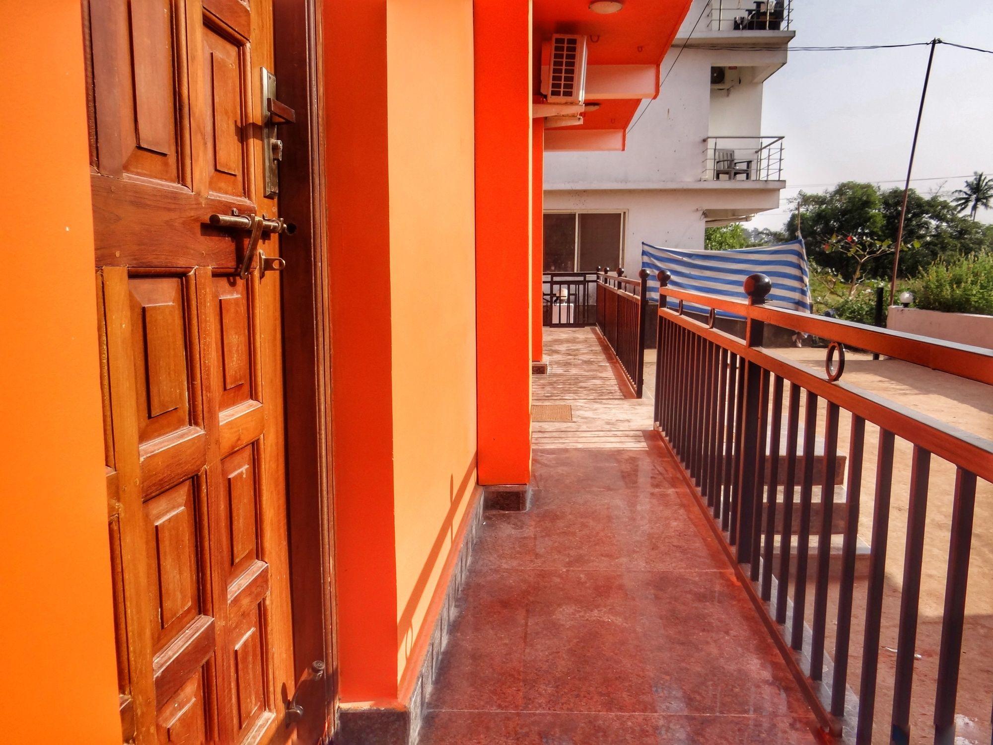 Oyo 15626 The Sovva Hotel Morjim Εξωτερικό φωτογραφία