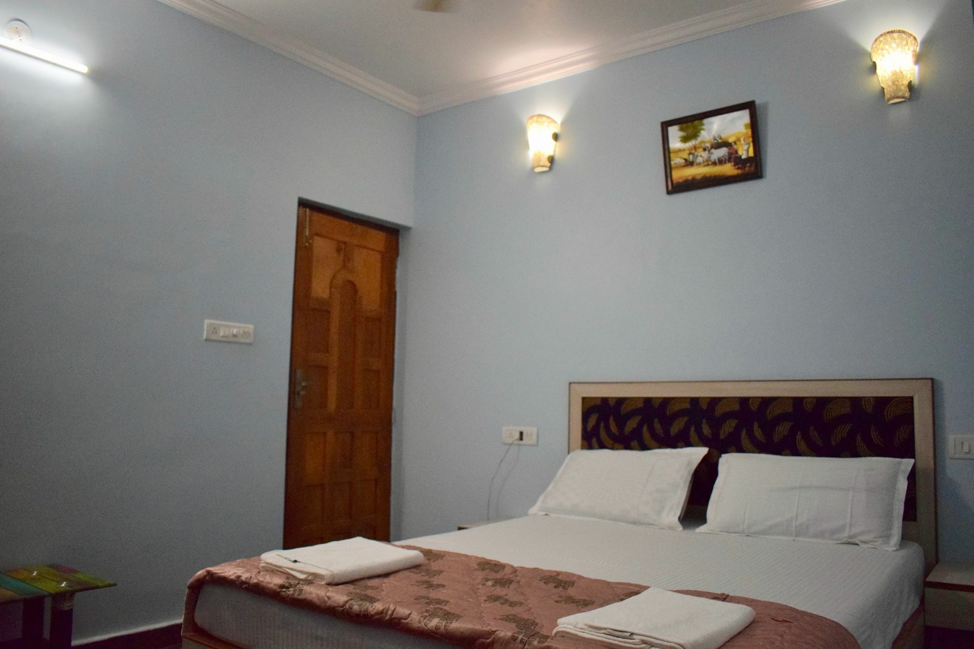Oyo 15626 The Sovva Hotel Morjim Εξωτερικό φωτογραφία